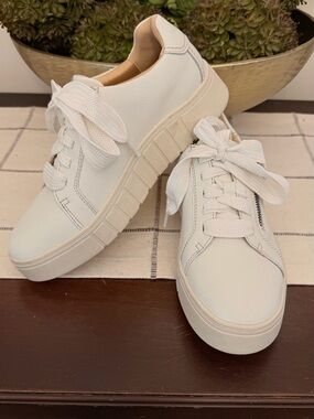 New Clarks Size 8 Off White Leather Platform Lace-Up Zip Sneakers Never Worn